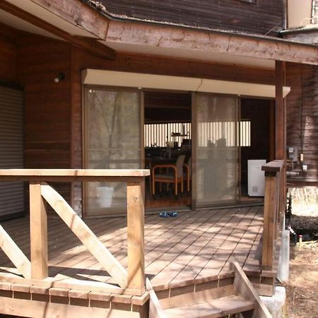 北軽井沢の貸別荘一棟貸し切り-庭とウッドデッキつき Azumaiokozan 外观 照片
