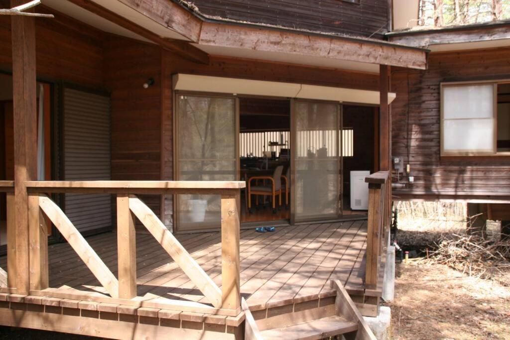 北軽井沢の貸別荘一棟貸し切り-庭とウッドデッキつき Azumaiokozan 外观 照片