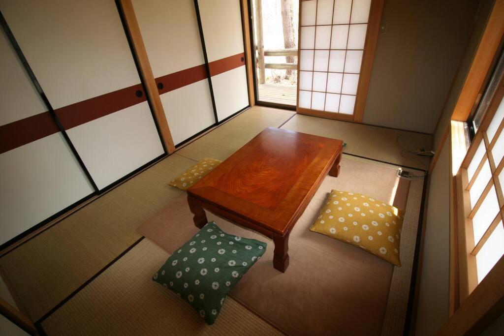 北軽井沢の貸別荘一棟貸し切り-庭とウッドデッキつき Azumaiokozan 外观 照片