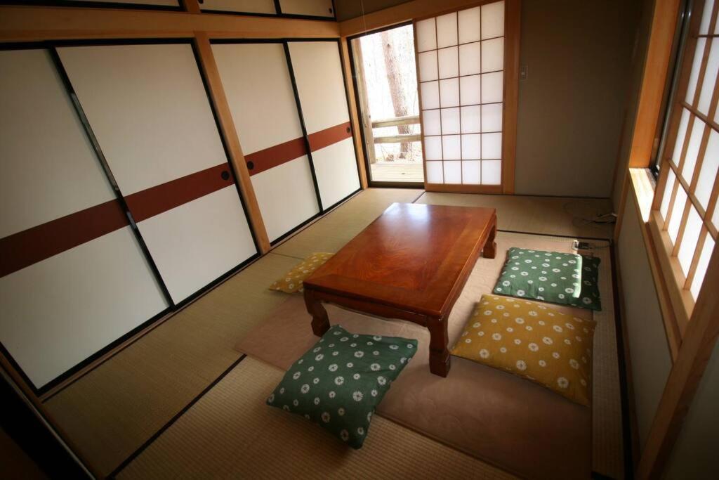 北軽井沢の貸別荘一棟貸し切り-庭とウッドデッキつき Azumaiokozan 外观 照片